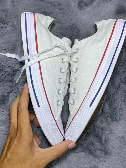 Converse ( Size 41.5 / 8 )
