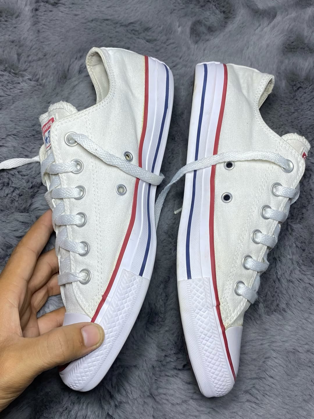 Converse ( Size 41.5 / 8 )