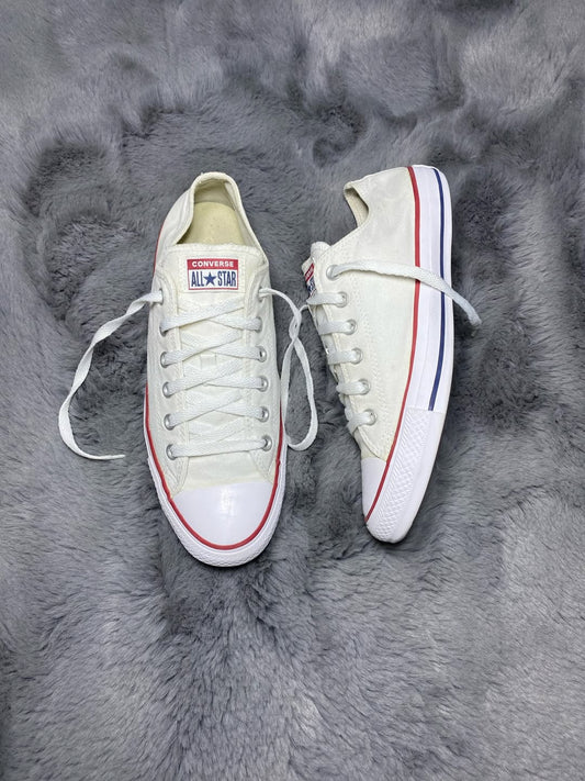 Converse ( Size 41.5 / 8 )