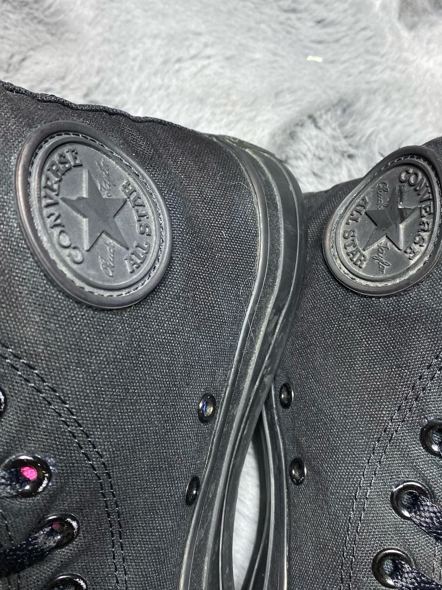 Converse ( Size 41.5 / 8 )