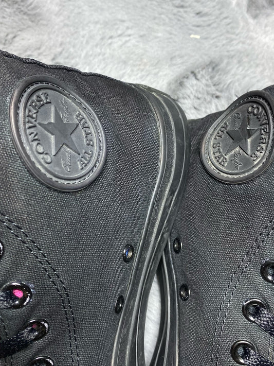 Converse ( Size 41.5 / 8 )