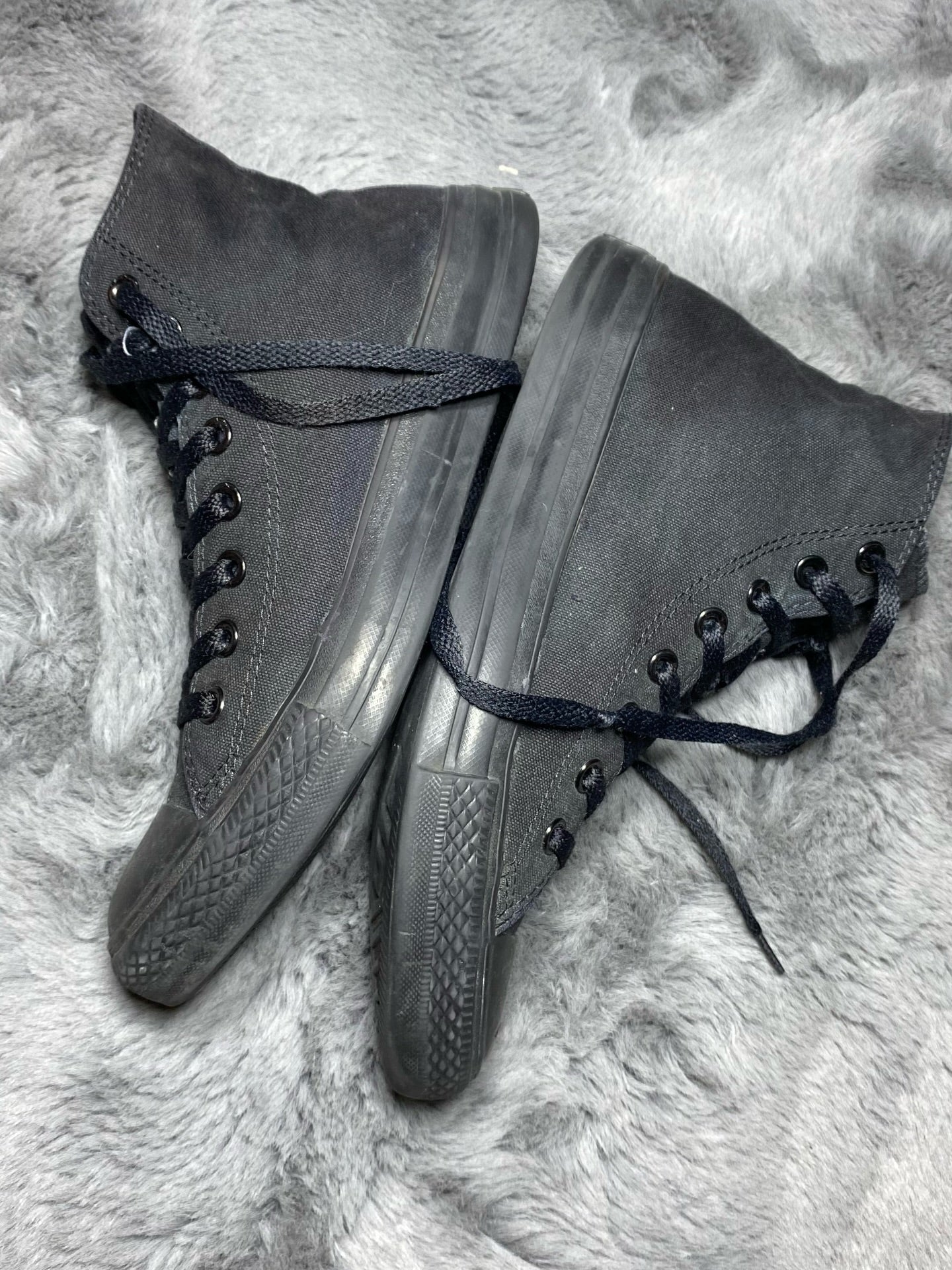 Converse ( Size 41.5 / 8 )
