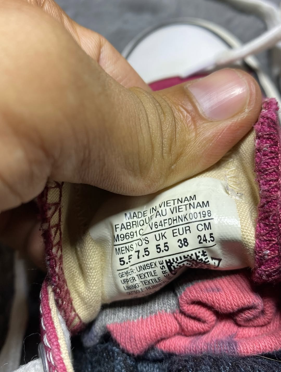Converse ( Size 38 / 5.5 )