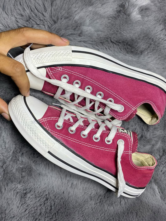 Converse ( Size 38 / 5.5 )