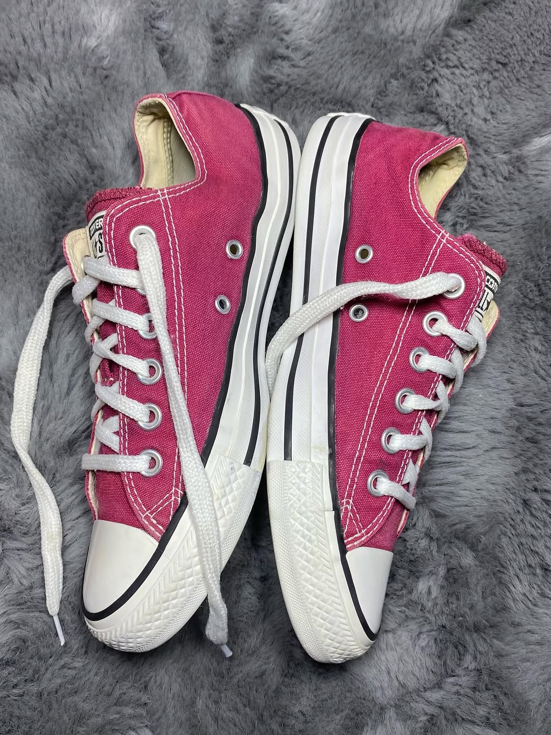 Converse ( Size 38 / 5.5 )