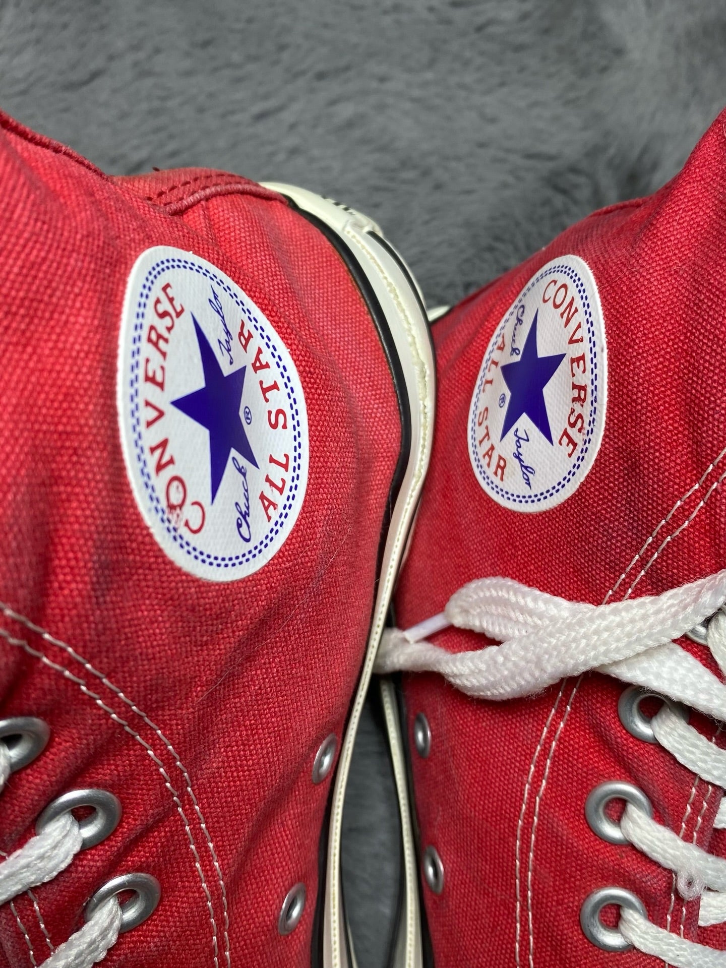 Converse ( Size 41 / 7.5 )