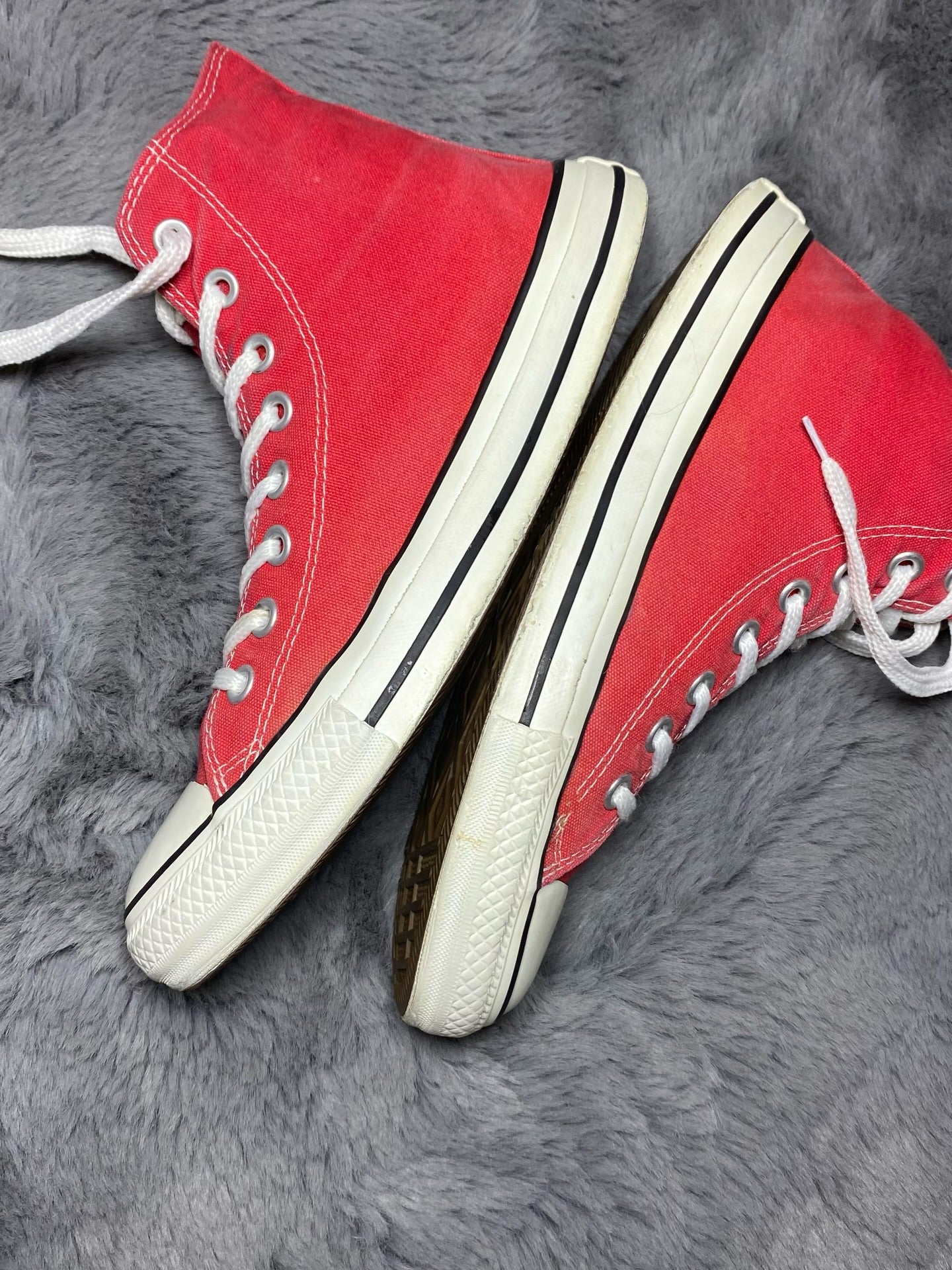Converse ( Size 41 / 7.5 )