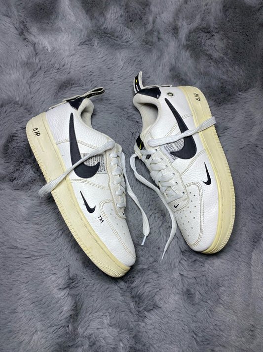 N!KE ( Size 39 / 6 )