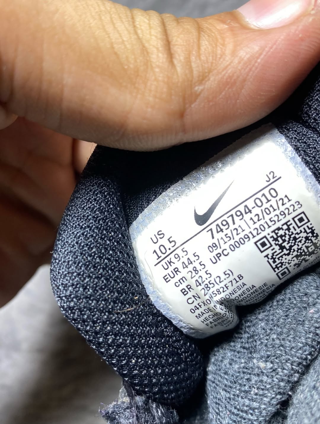 N!KE ( Size 44.5-45 / 10 )
