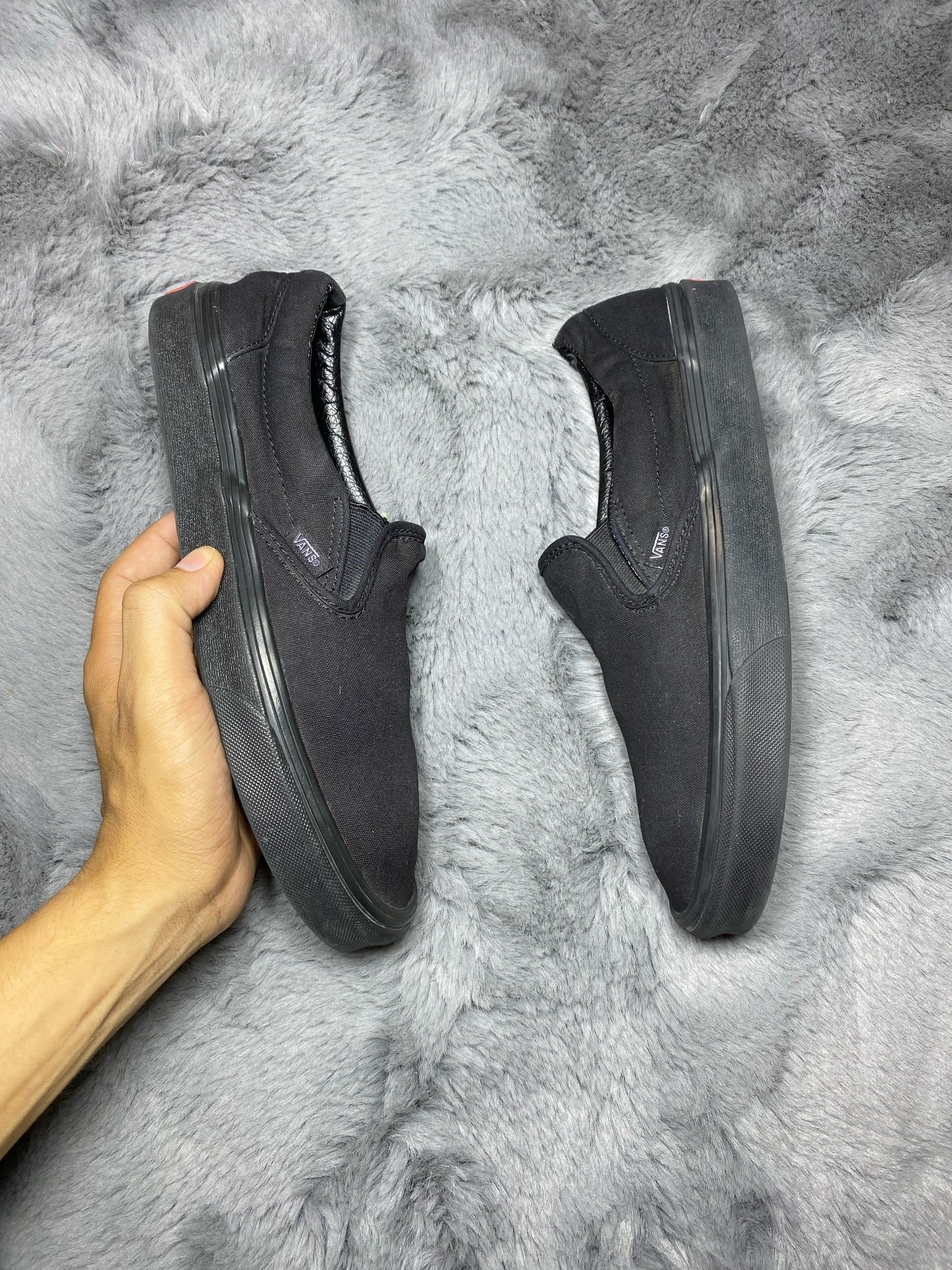 VANS ( Size 42.5 /  8.5 )