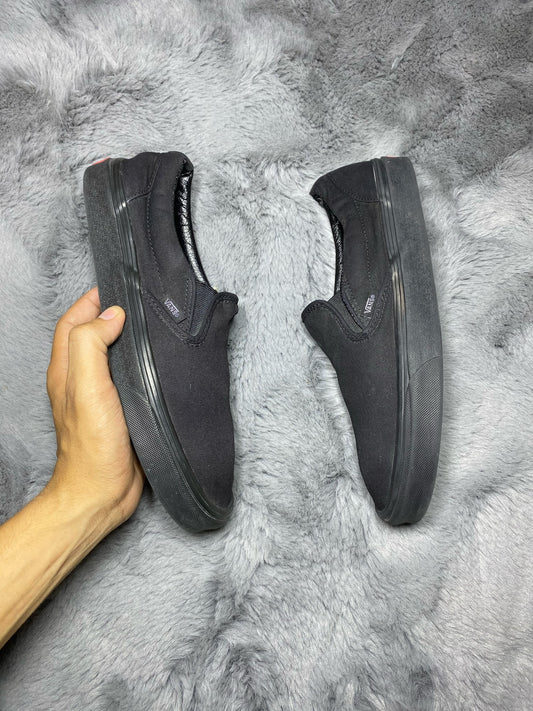 VANS ( Size 42.5 /  8.5 )
