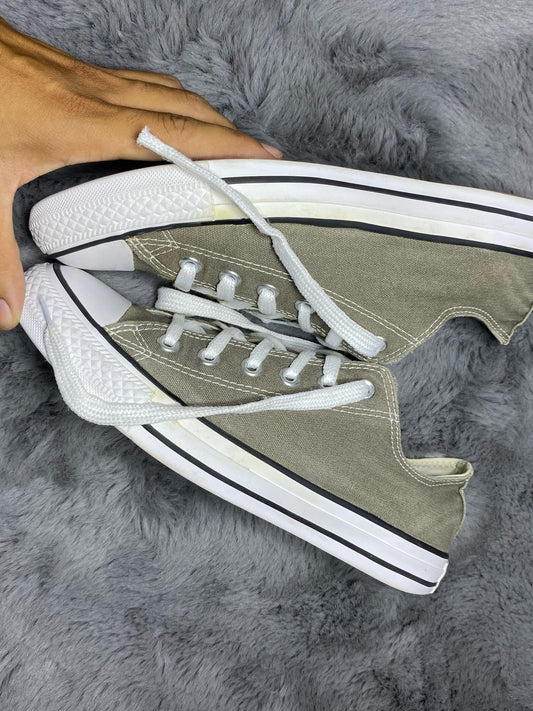 Converse ( Size 41 / 8 )