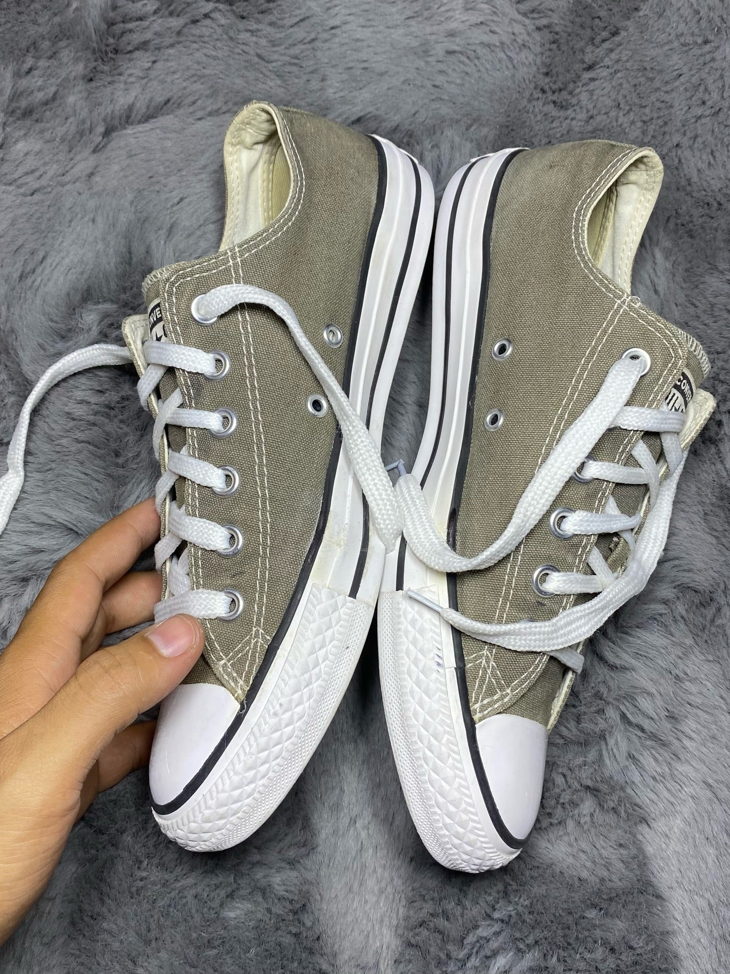 Converse ( Size 41 / 8 )