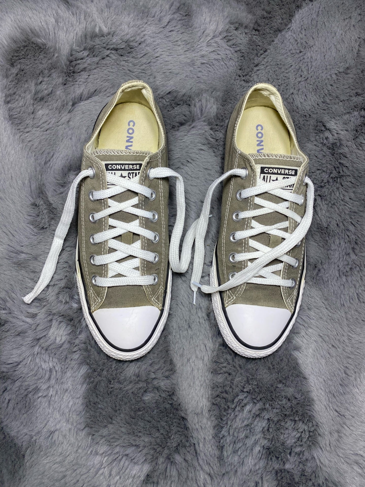 Converse ( Size 41 / 8 )