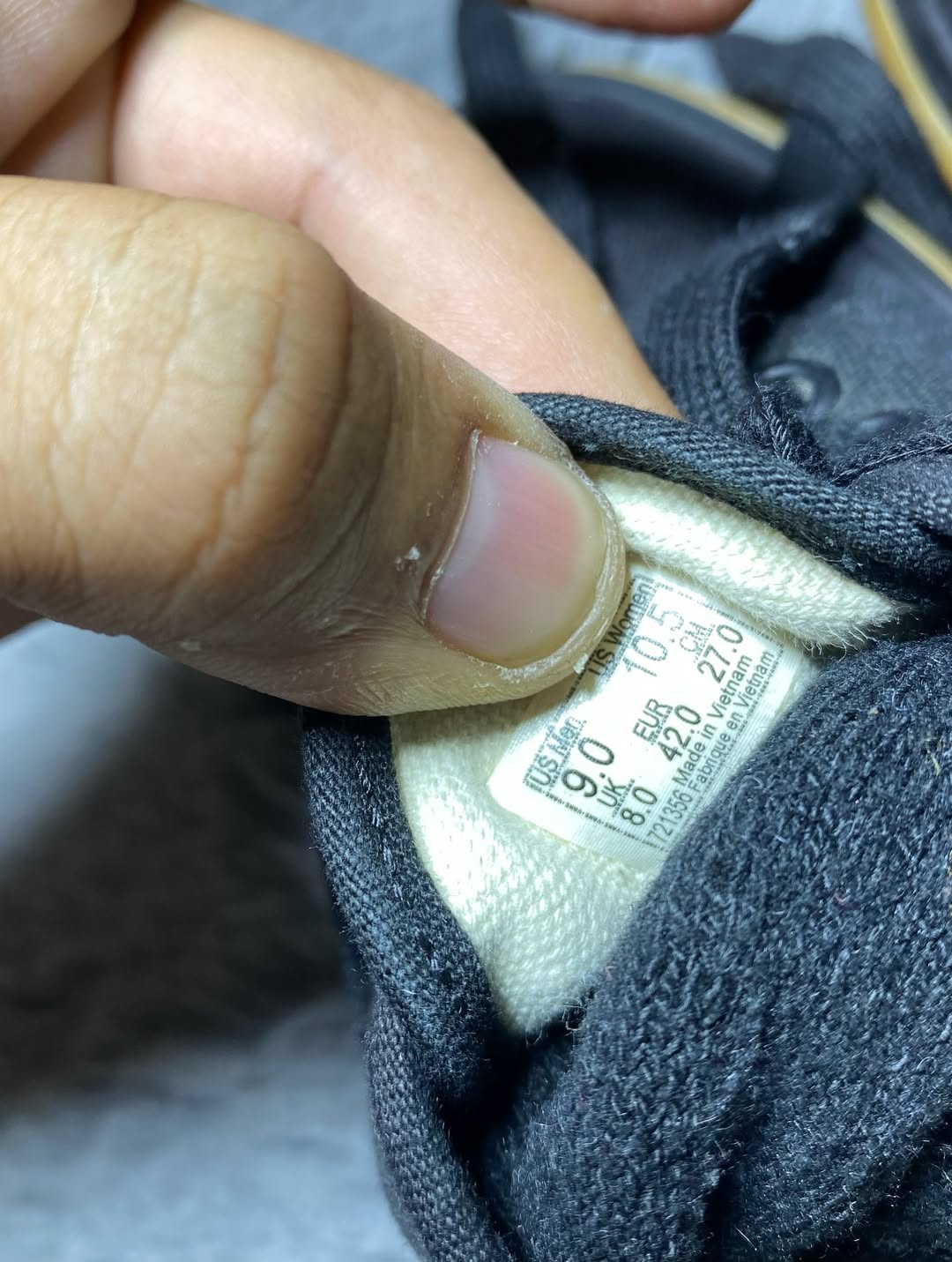 VANS ( Size 42 / 8 )