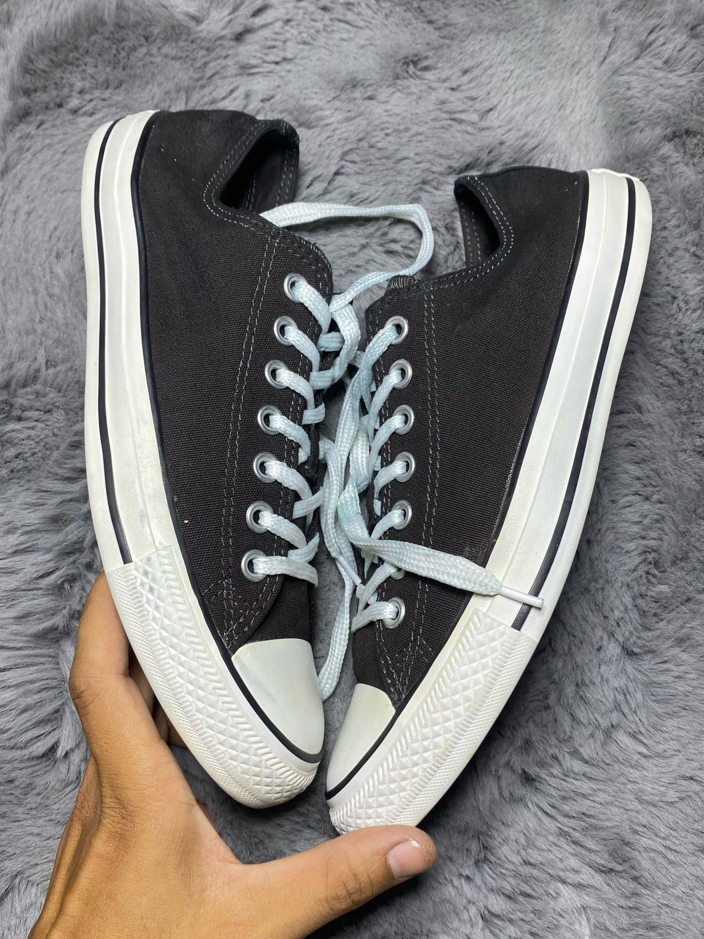 Converse ( Size 42 / 8.5 )