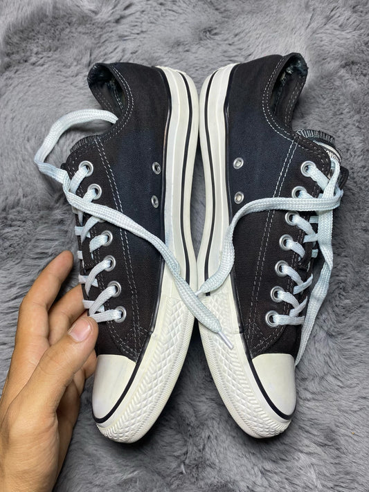 Converse ( Size 42 / 8.5 )