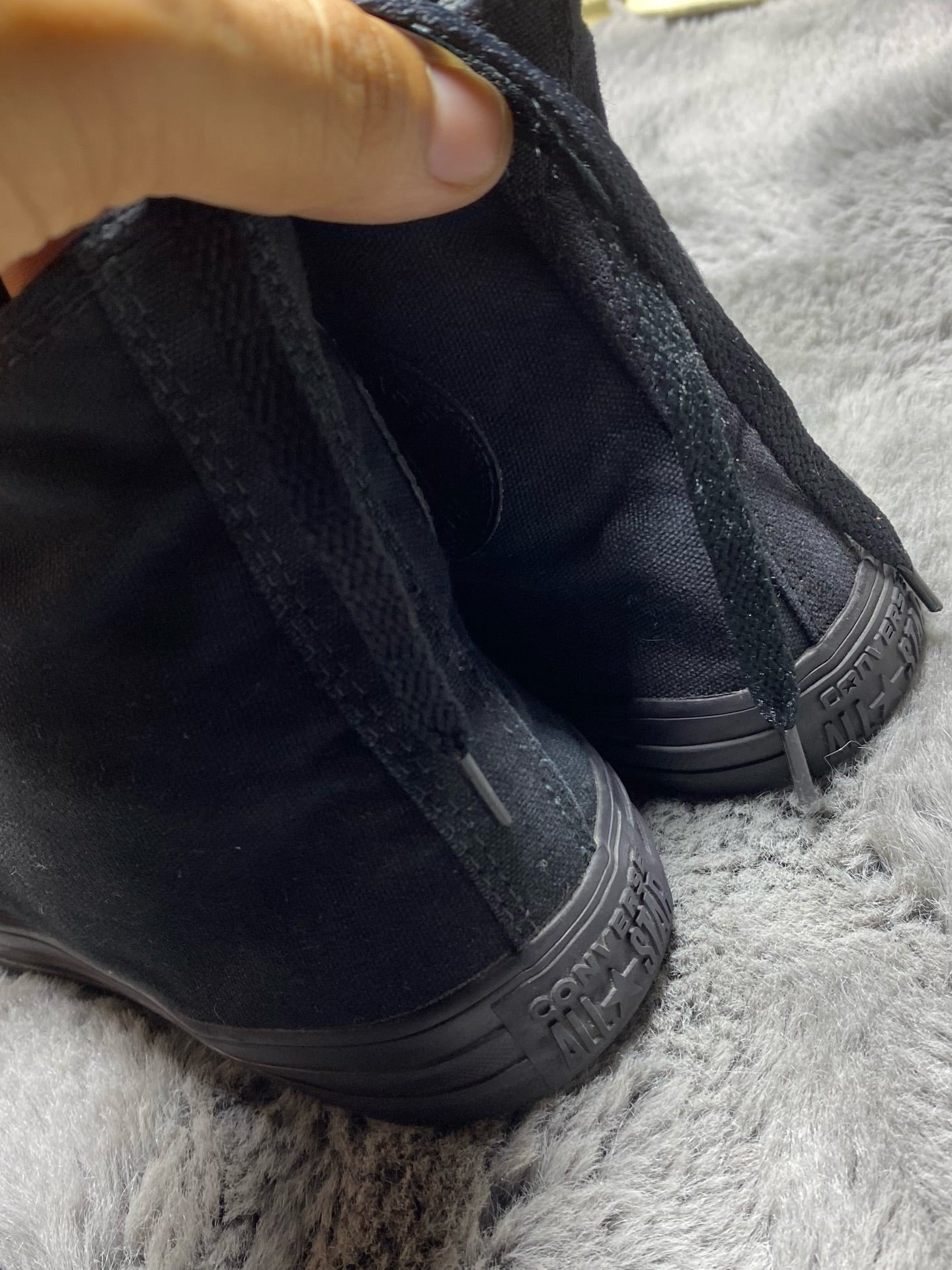 Converse ( Size 41 / 7.5 )