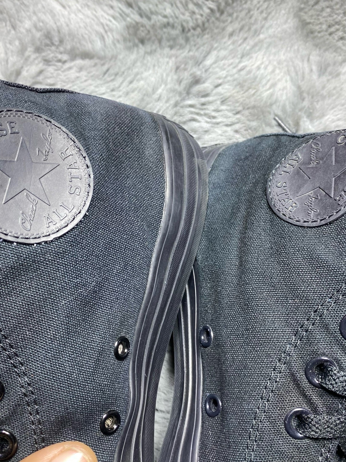 Converse ( Size 41 / 7.5 )