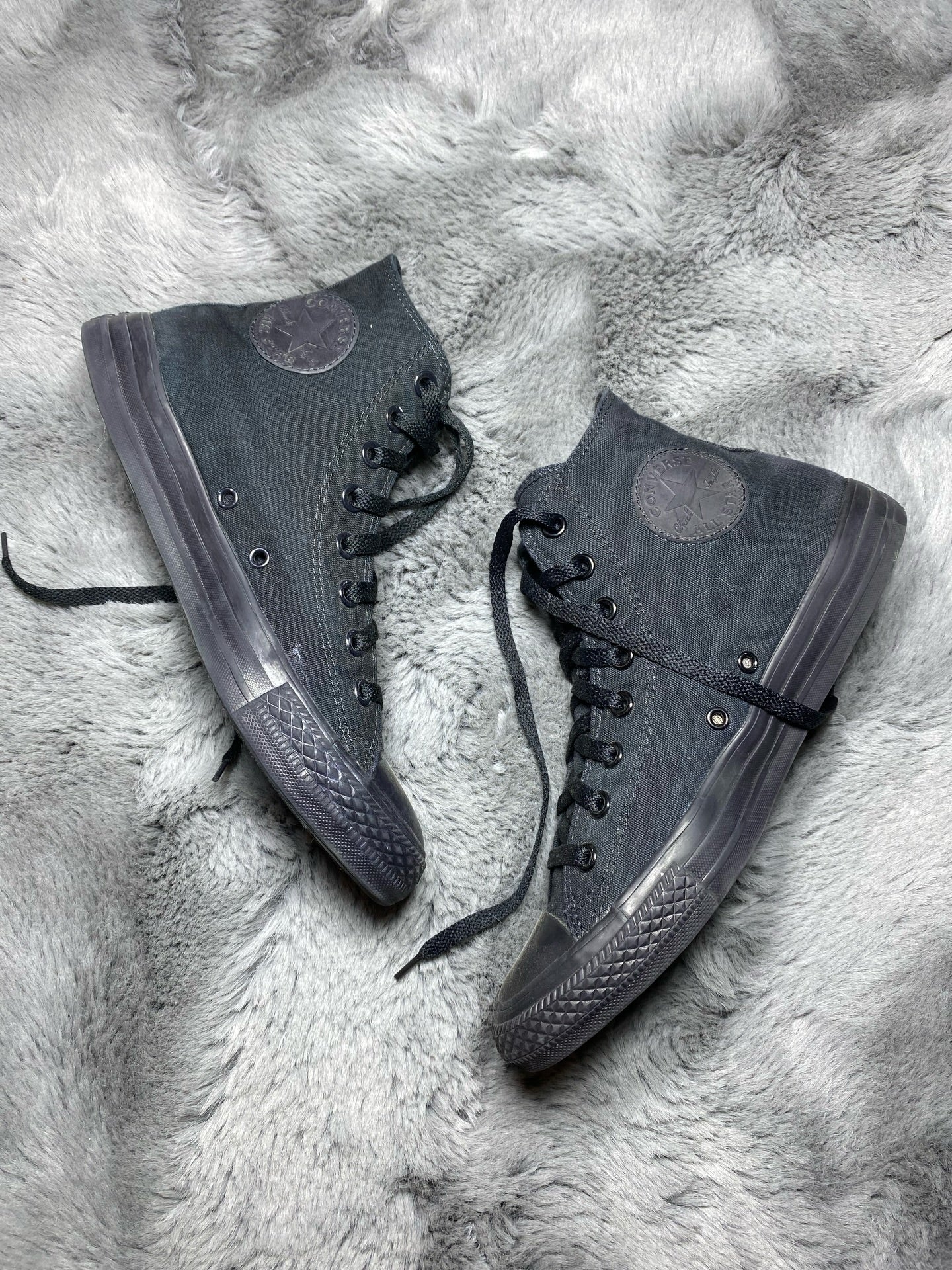 Converse ( Size 41 / 7.5 )