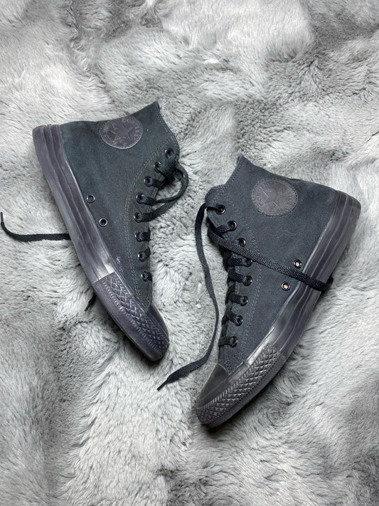 Converse ( Size 41 / 7.5 )