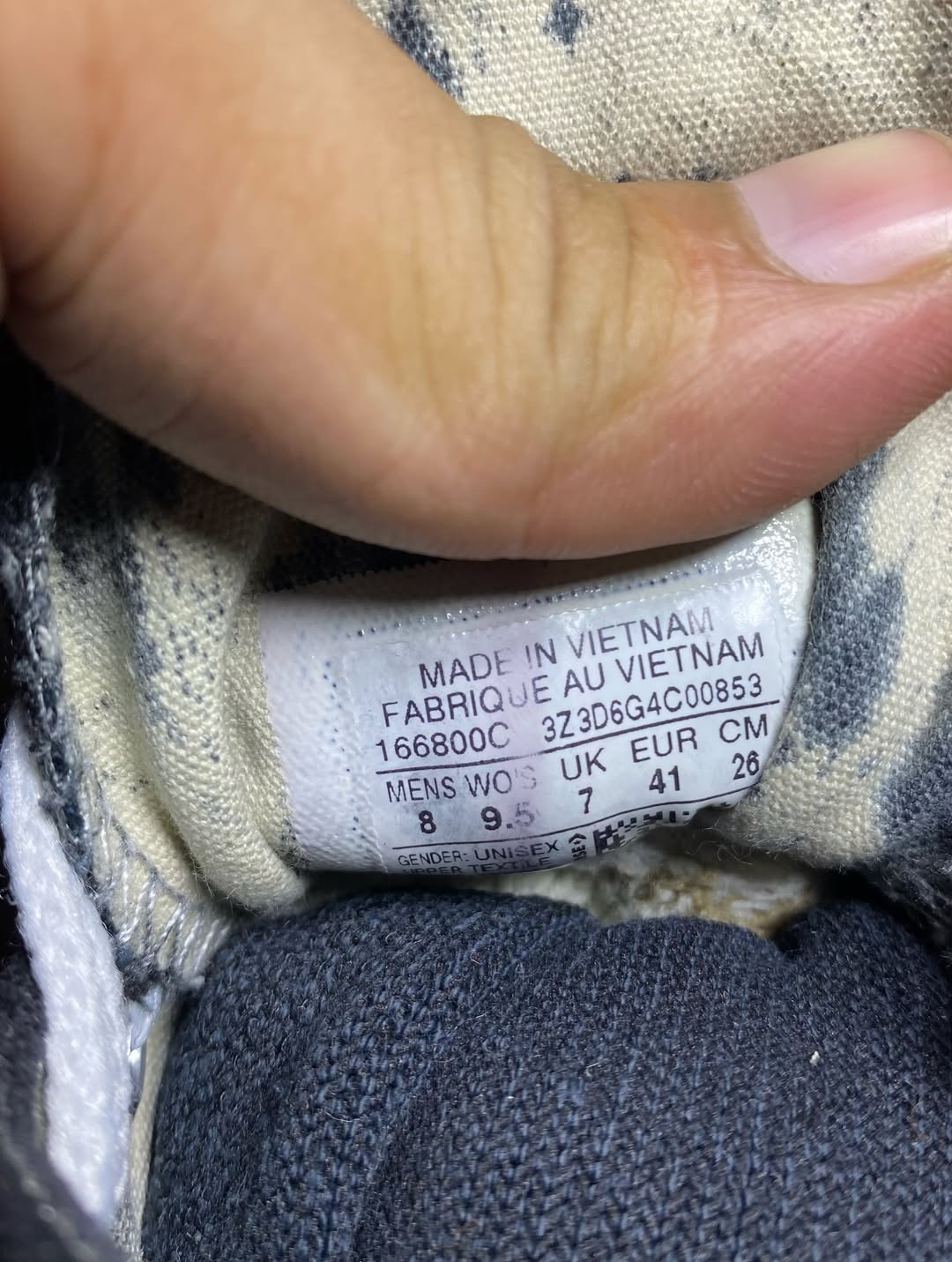 Converse ( Size 41 / 7.5 )