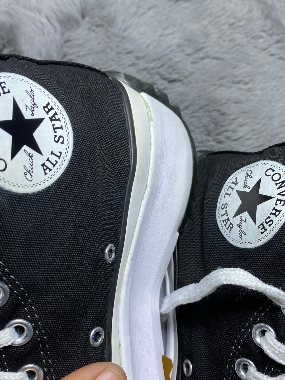 Converse ( Size 41 / 7.5 )