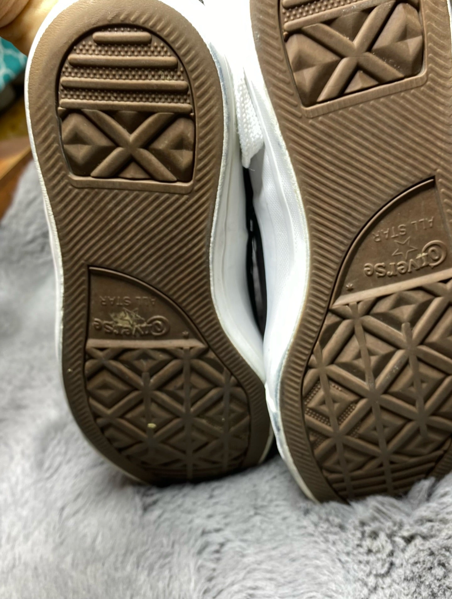 Converse ( Size 41 / 8 )