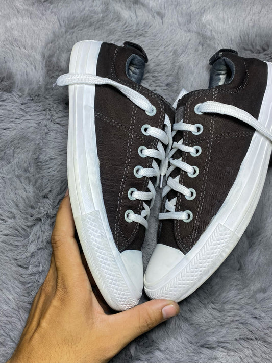 Converse ( Size 41 / 8 )