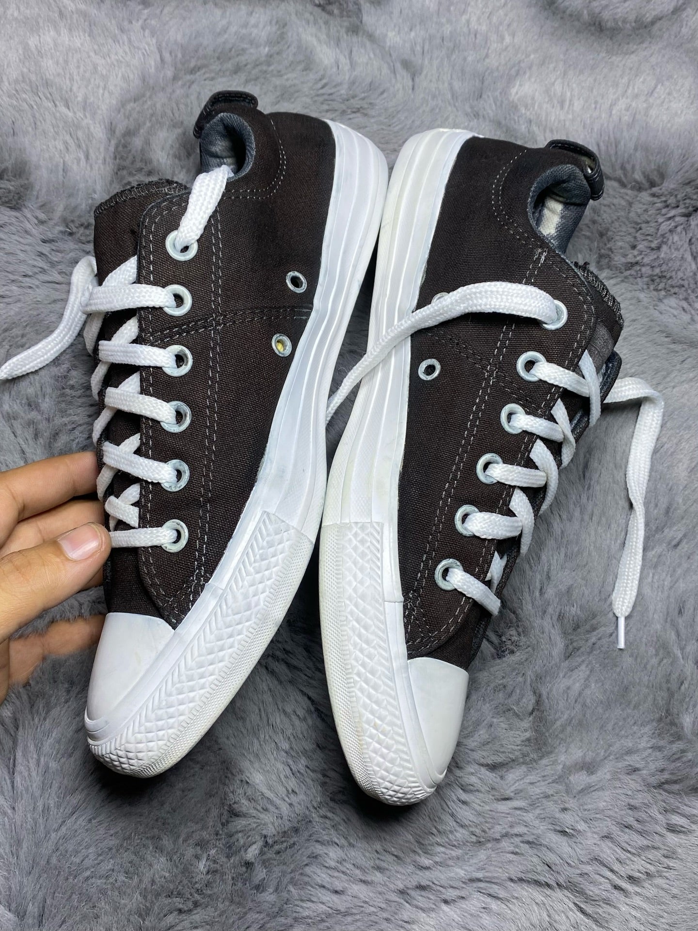 Converse ( Size 41 / 8 )