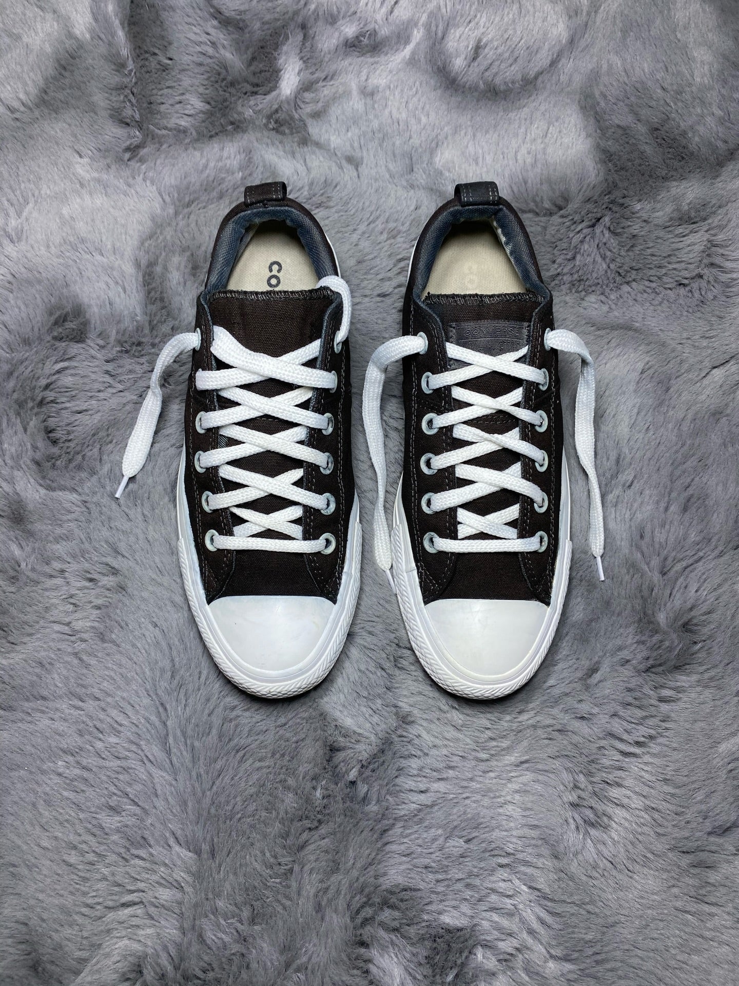Converse ( Size 41 / 8 )