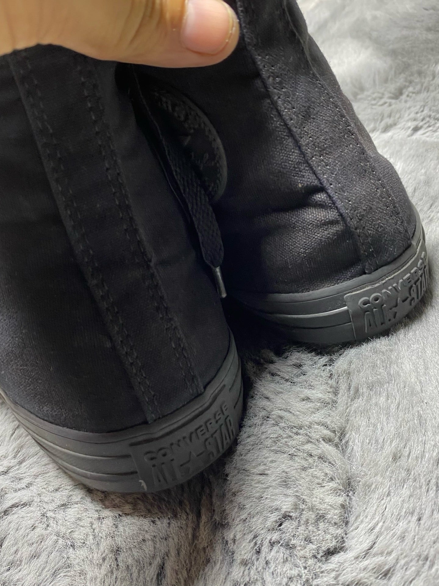 Converse ( Size 42.5 - 43 / 8.5 - 9 )