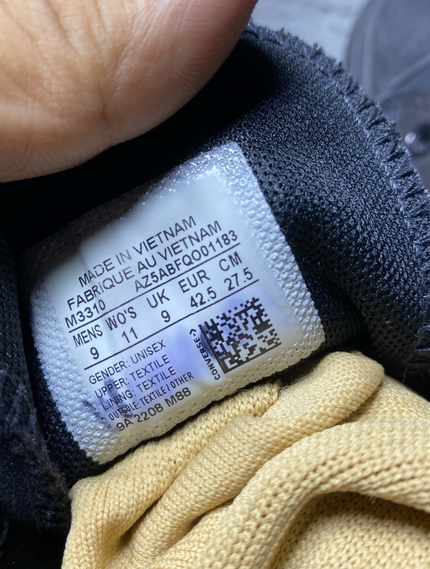 Converse ( Size 42.5 - 43 / 8.5 - 9 )