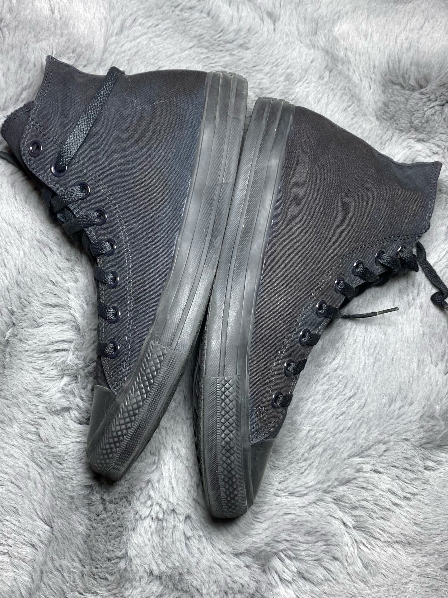 Converse ( Size 42.5 - 43 / 8.5 - 9 )