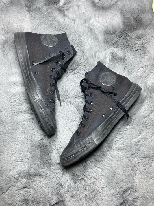 Converse ( Size 42.5 - 43 / 8.5 - 9 )