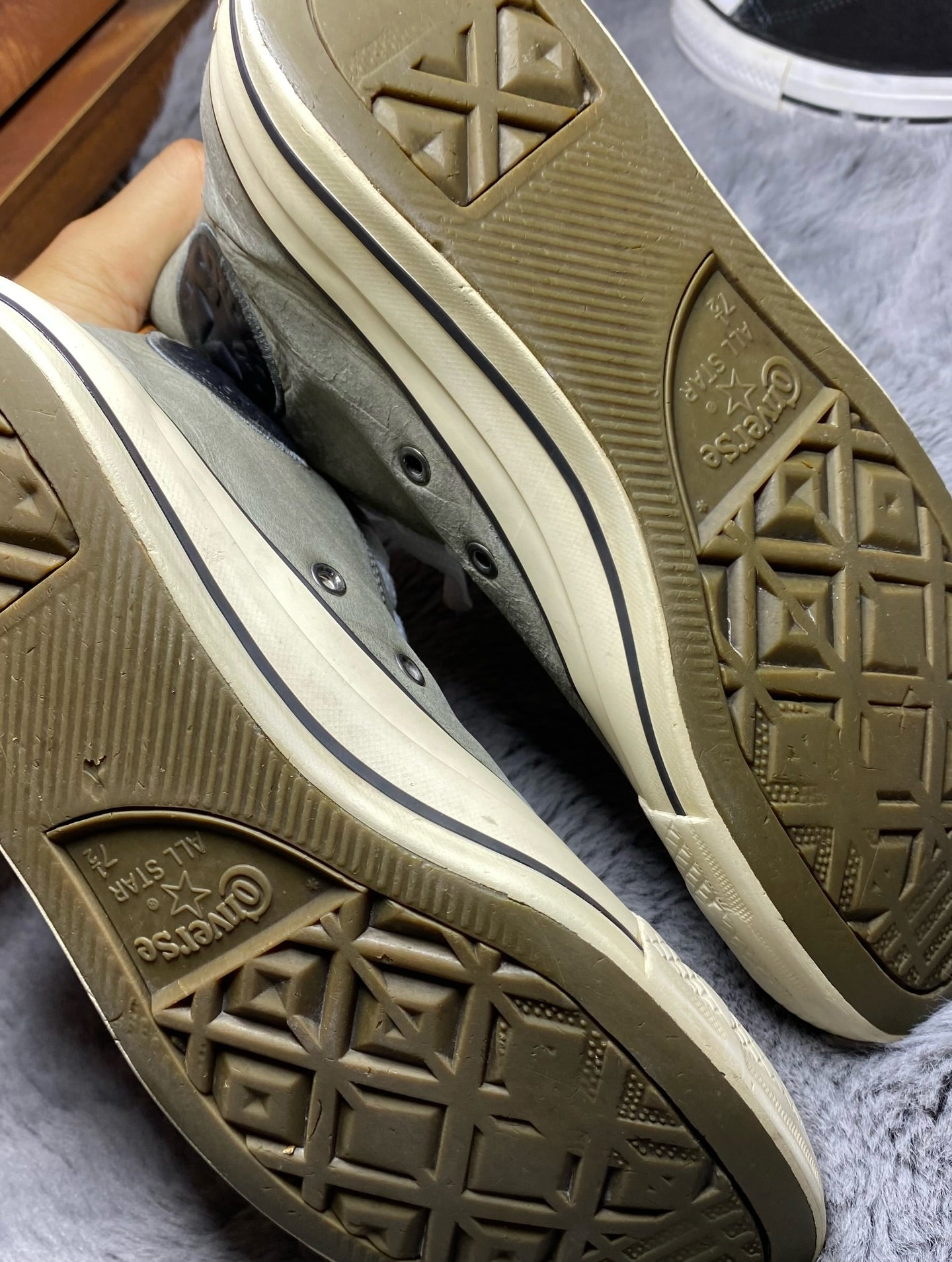 Converse ( Size 41 / 7.5 )