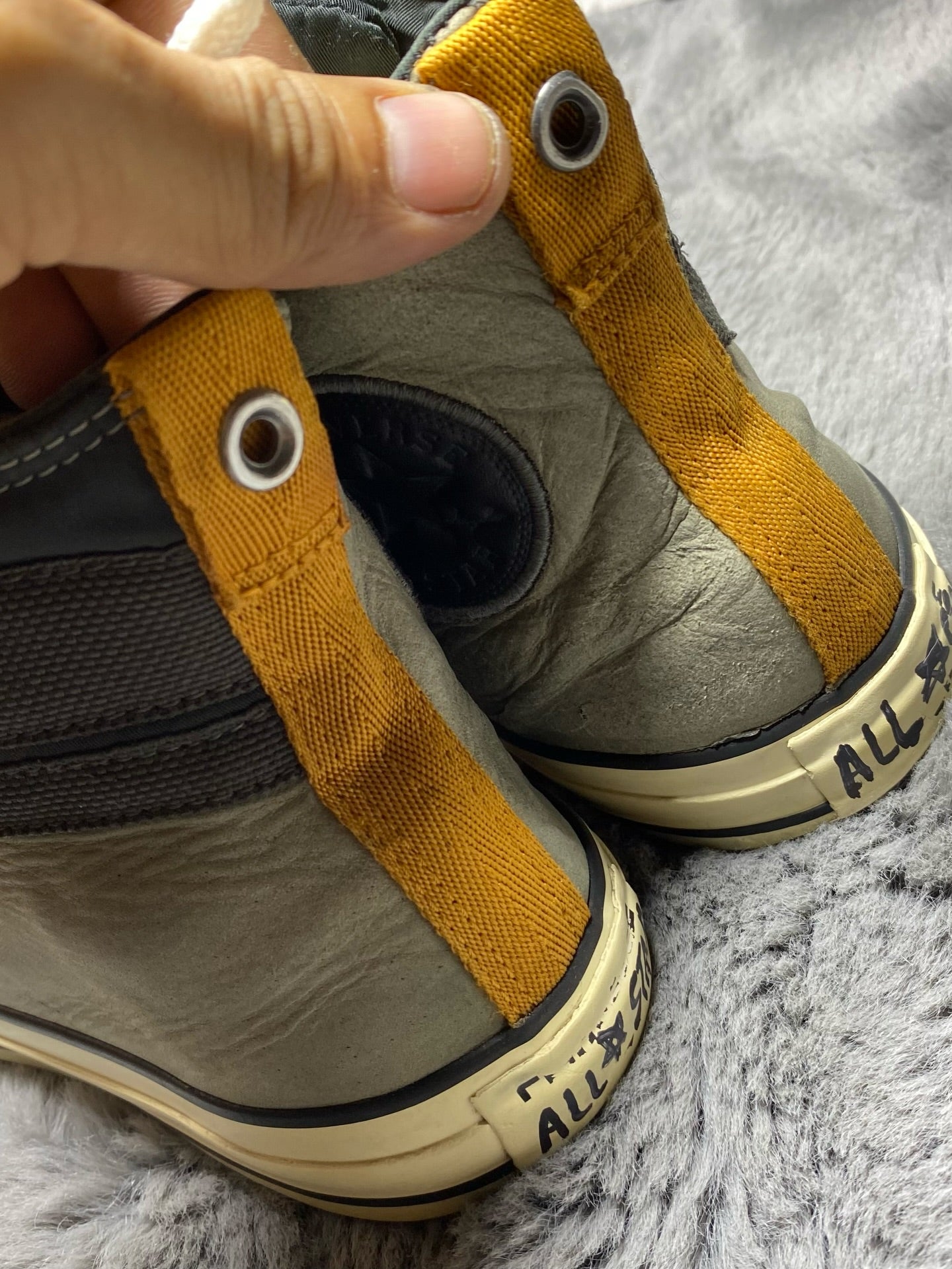 Converse ( Size 41 / 7.5 )
