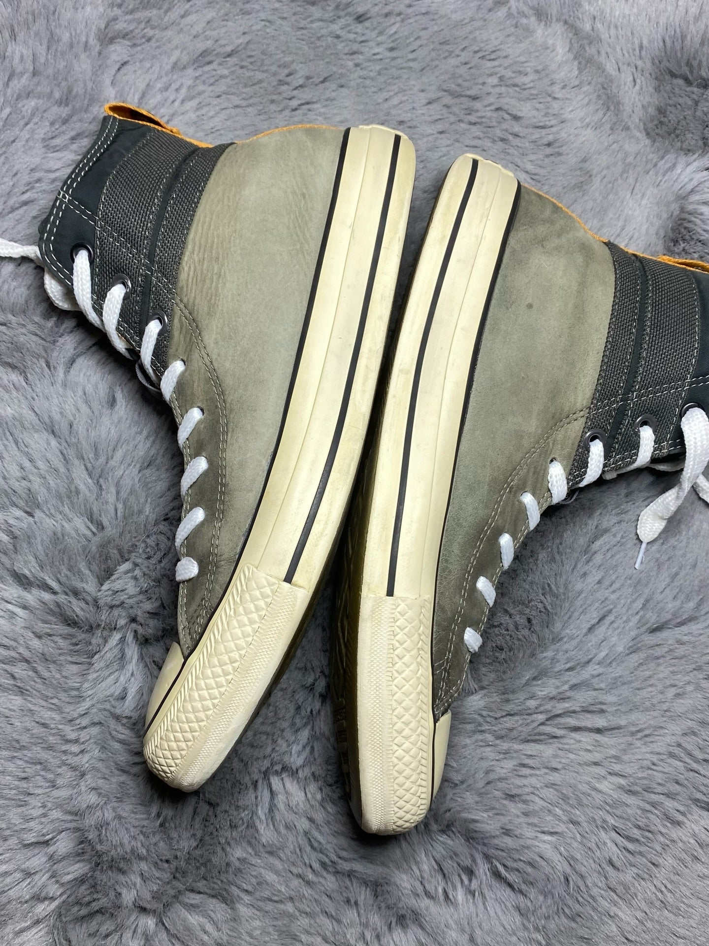 Converse ( Size 41 / 7.5 )