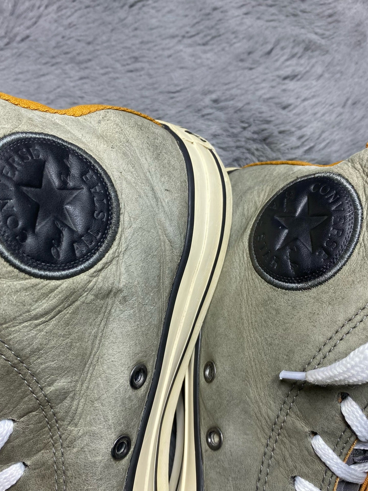 Converse ( Size 41 / 7.5 )