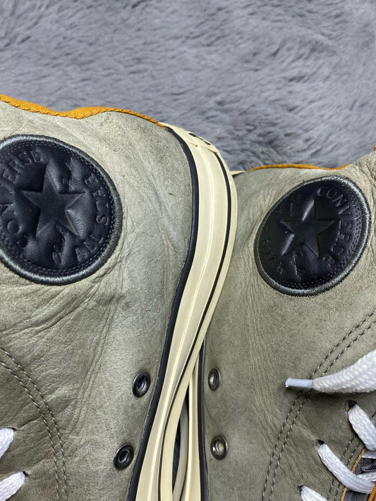 Converse ( Size 41 / 7.5 )