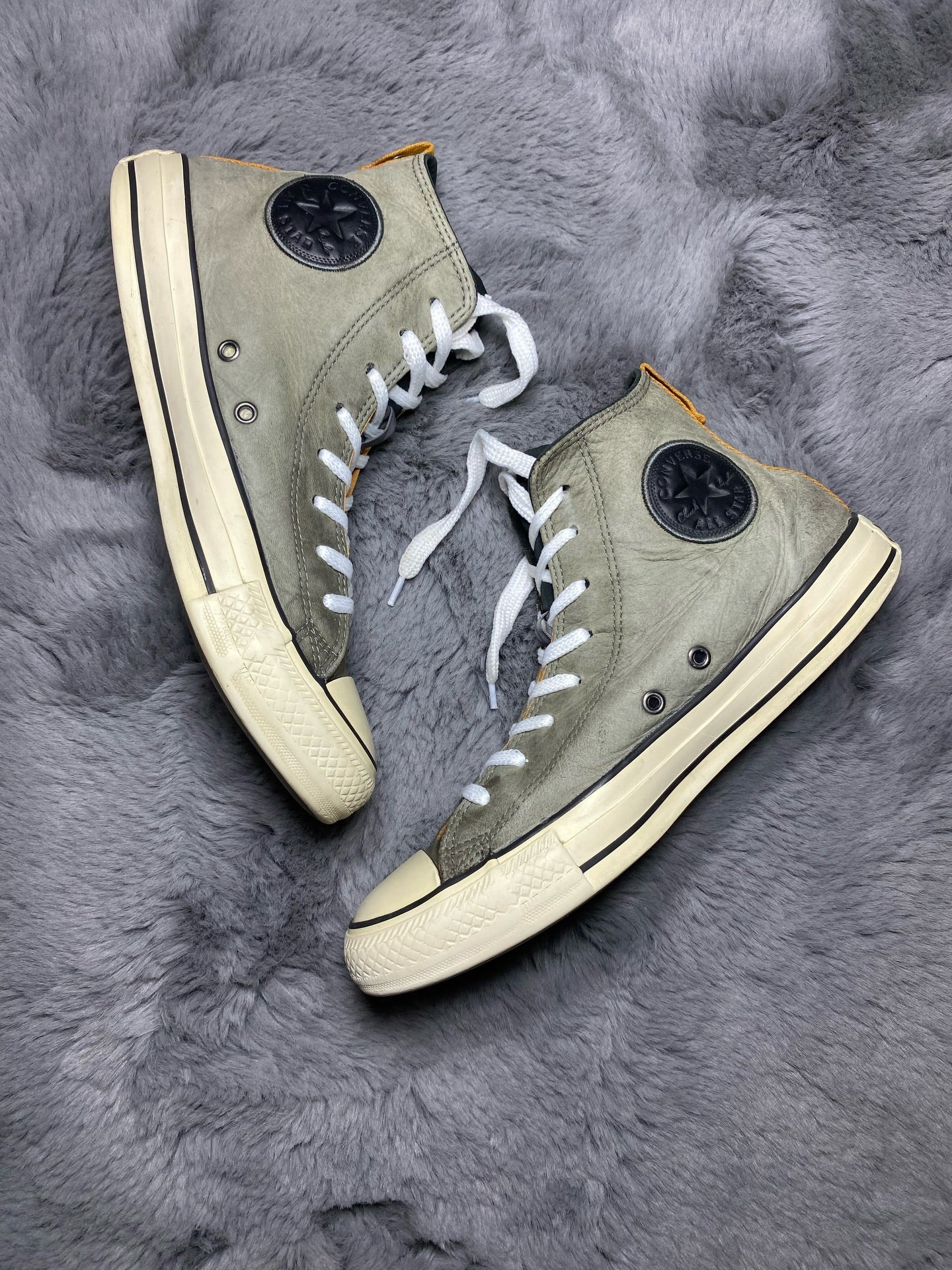 Converse ( Size 41 / 7.5 )