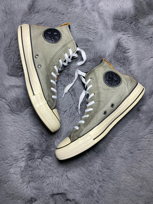 Converse ( Size 41 / 7.5 )