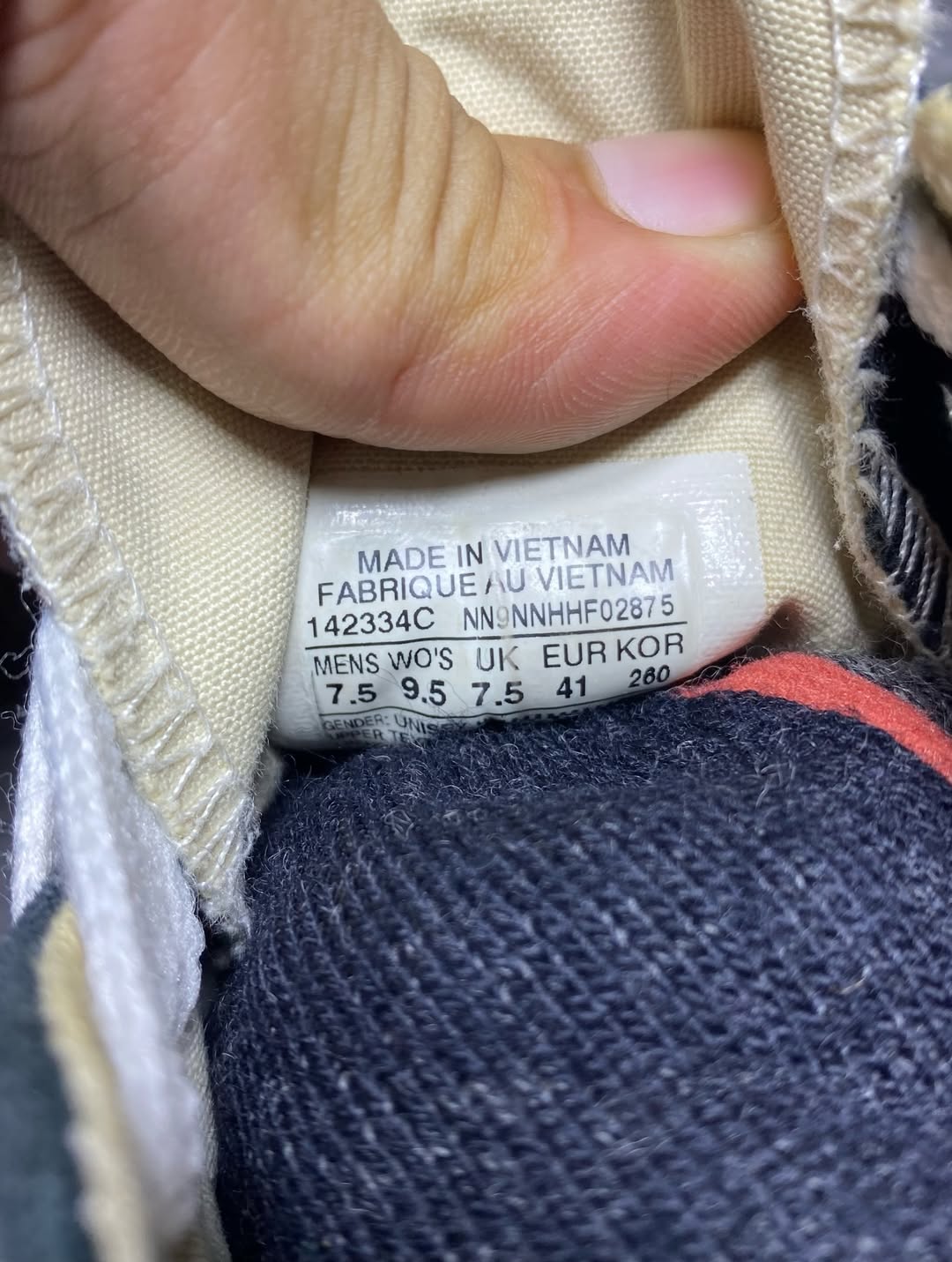 Converse ( Size 41 / 7.5 )