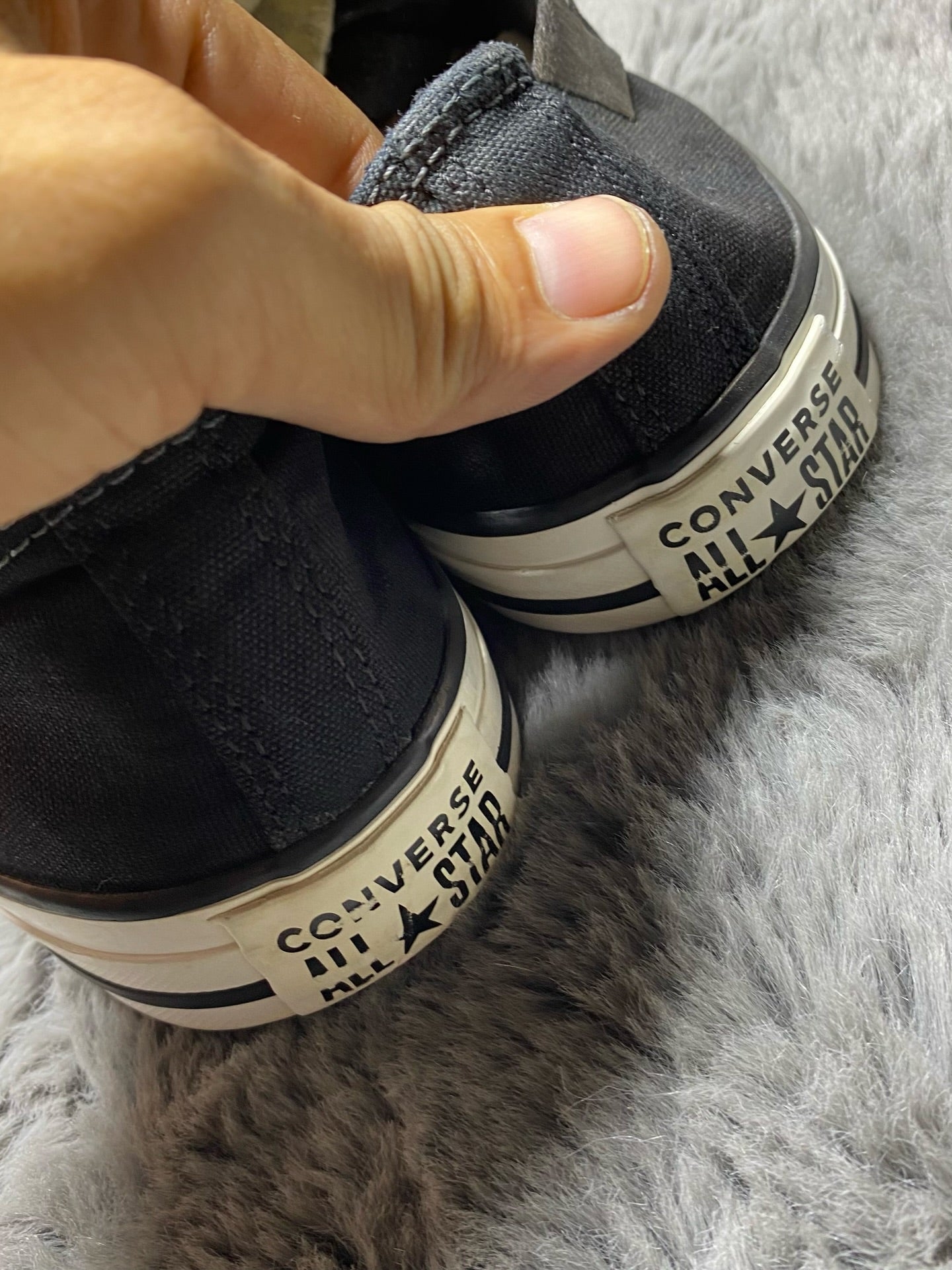 Converse ( Size 42.5 - 43 / 8.5 - 9 )