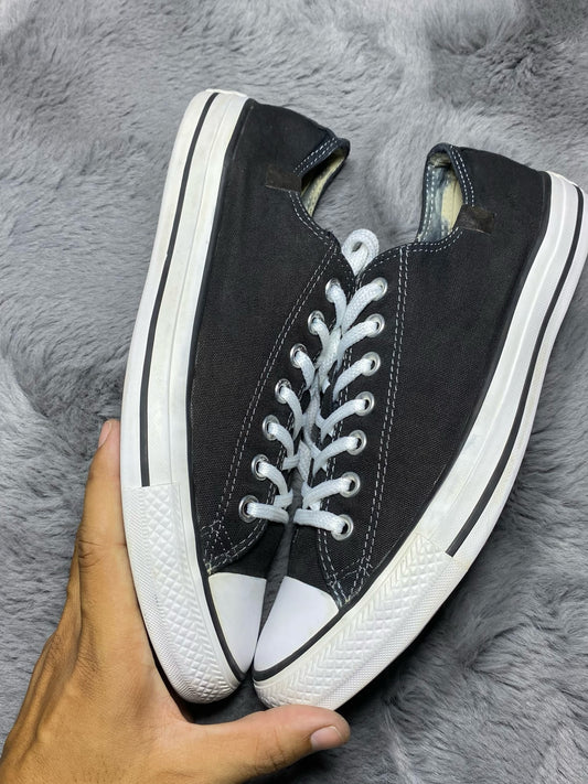 Converse ( Size 42.5 - 43 / 8.5 - 9 )