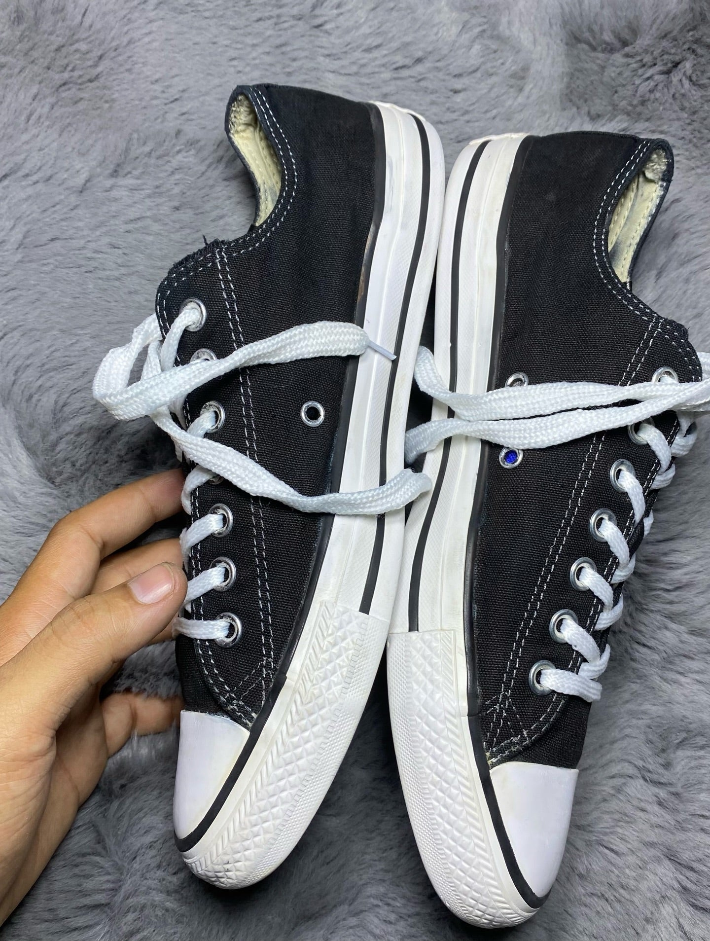 Converse ( Size 42.5 - 43 / 8.5 - 9 )