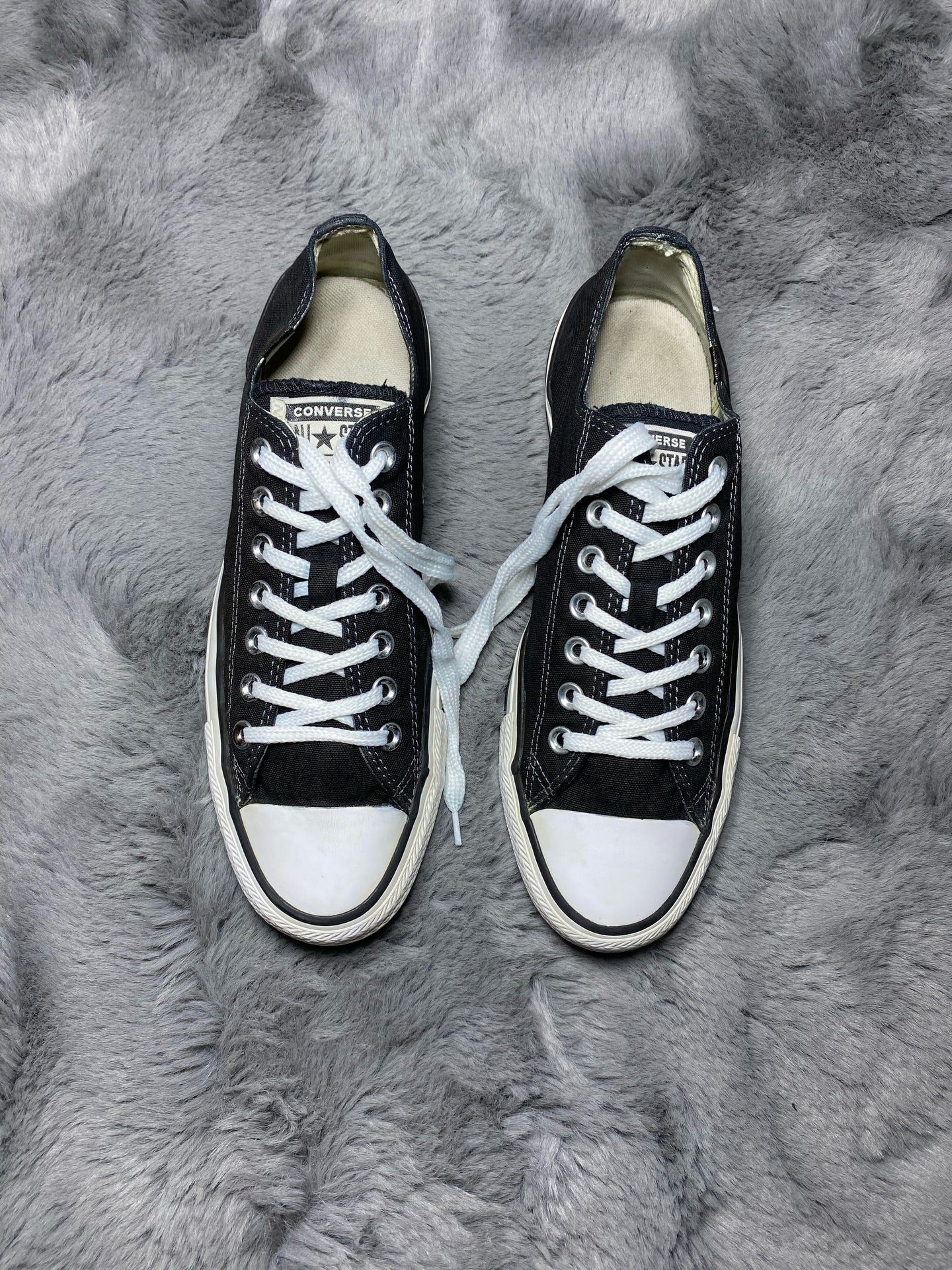 Converse ( Size 42.5 - 43 / 8.5 - 9 )