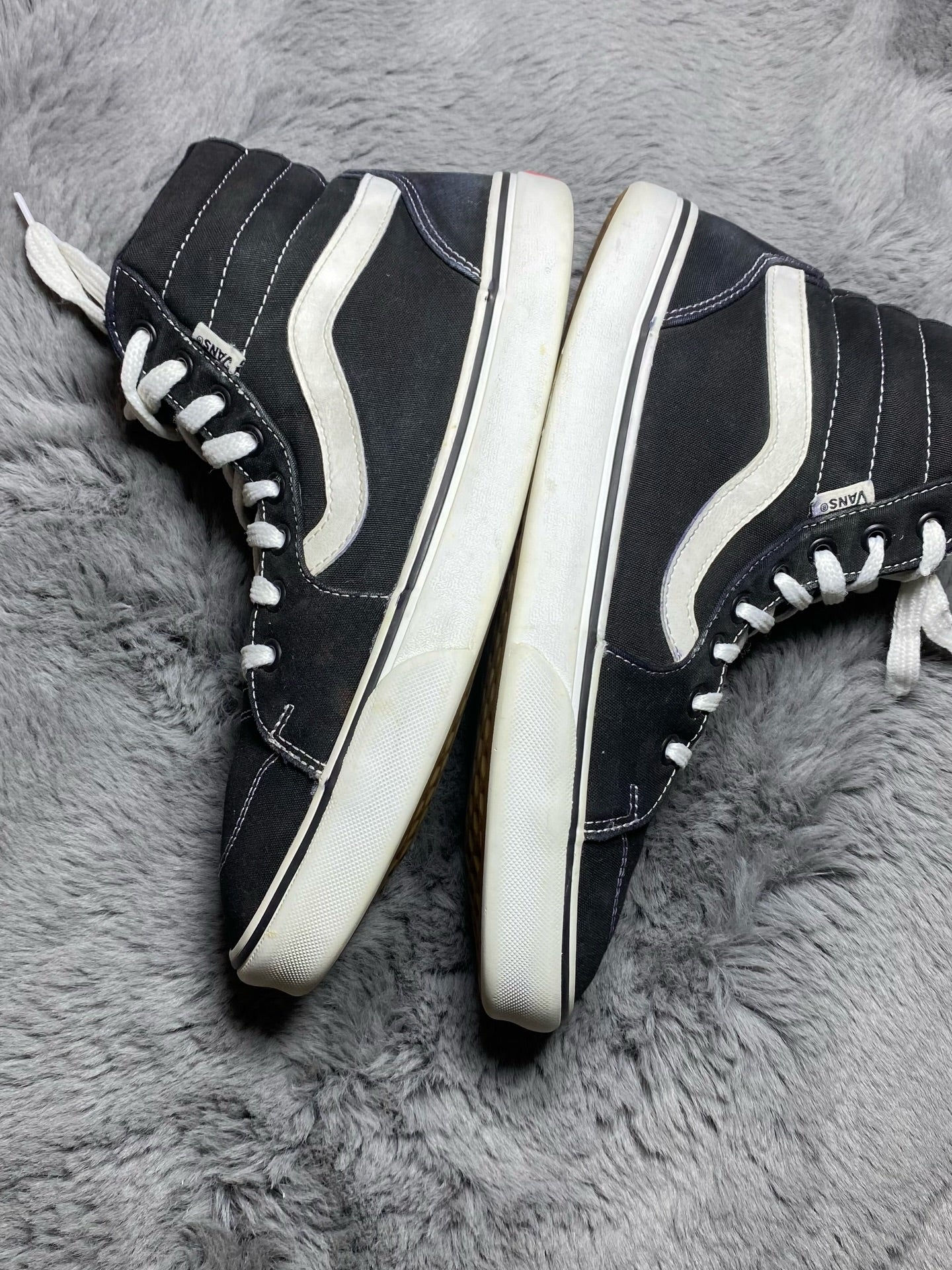 VANS ( Size 42.5 /  8.5 )