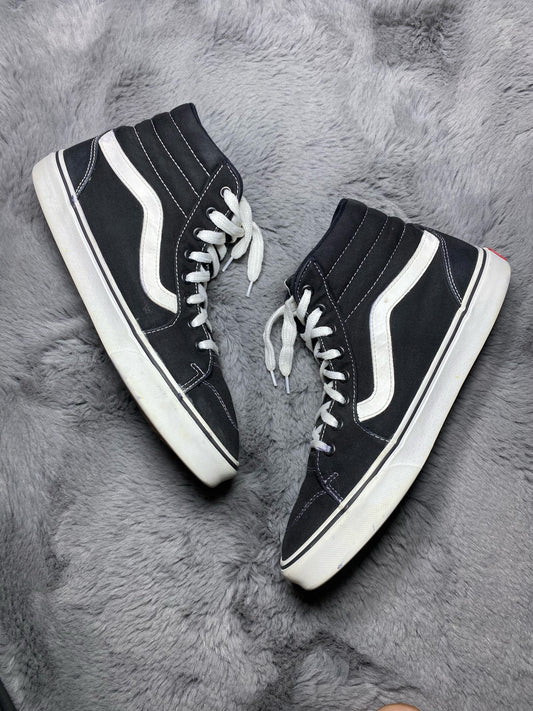 VANS ( Size 42.5 /  8.5 )
