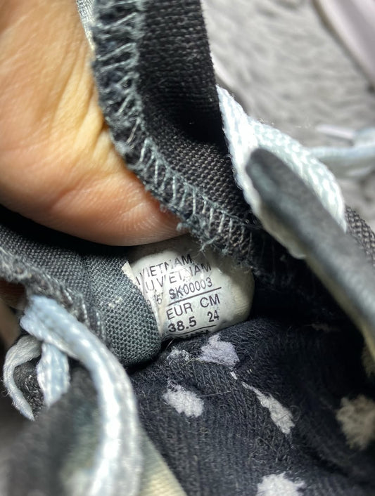 Converse ( Size 38.5 / 5.5 )
